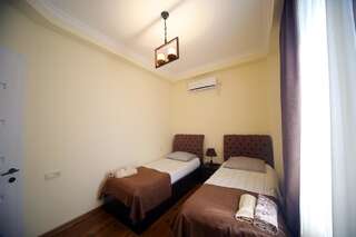 Отель Hotel Balcony Кутаиси Двухместный номер с 2 отдельными кроватями-3